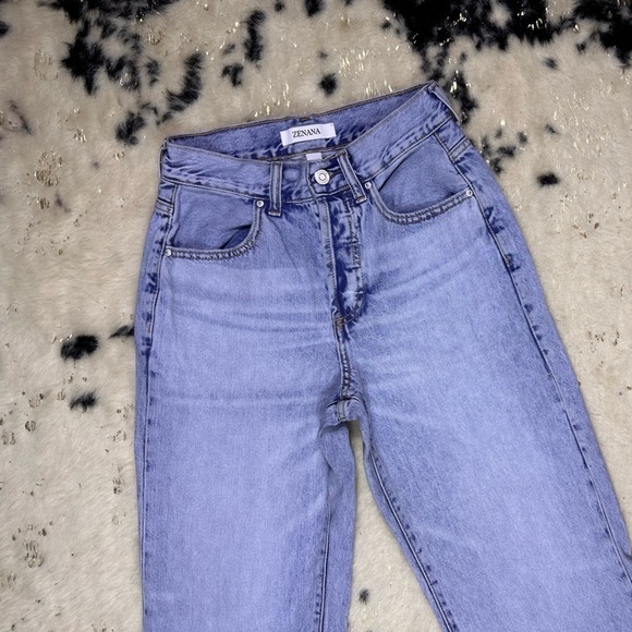 Zenana Women’s High Rise Light Wash Straight Leg Fly Button Cotton Denim Jeans - Picture 6 of 7